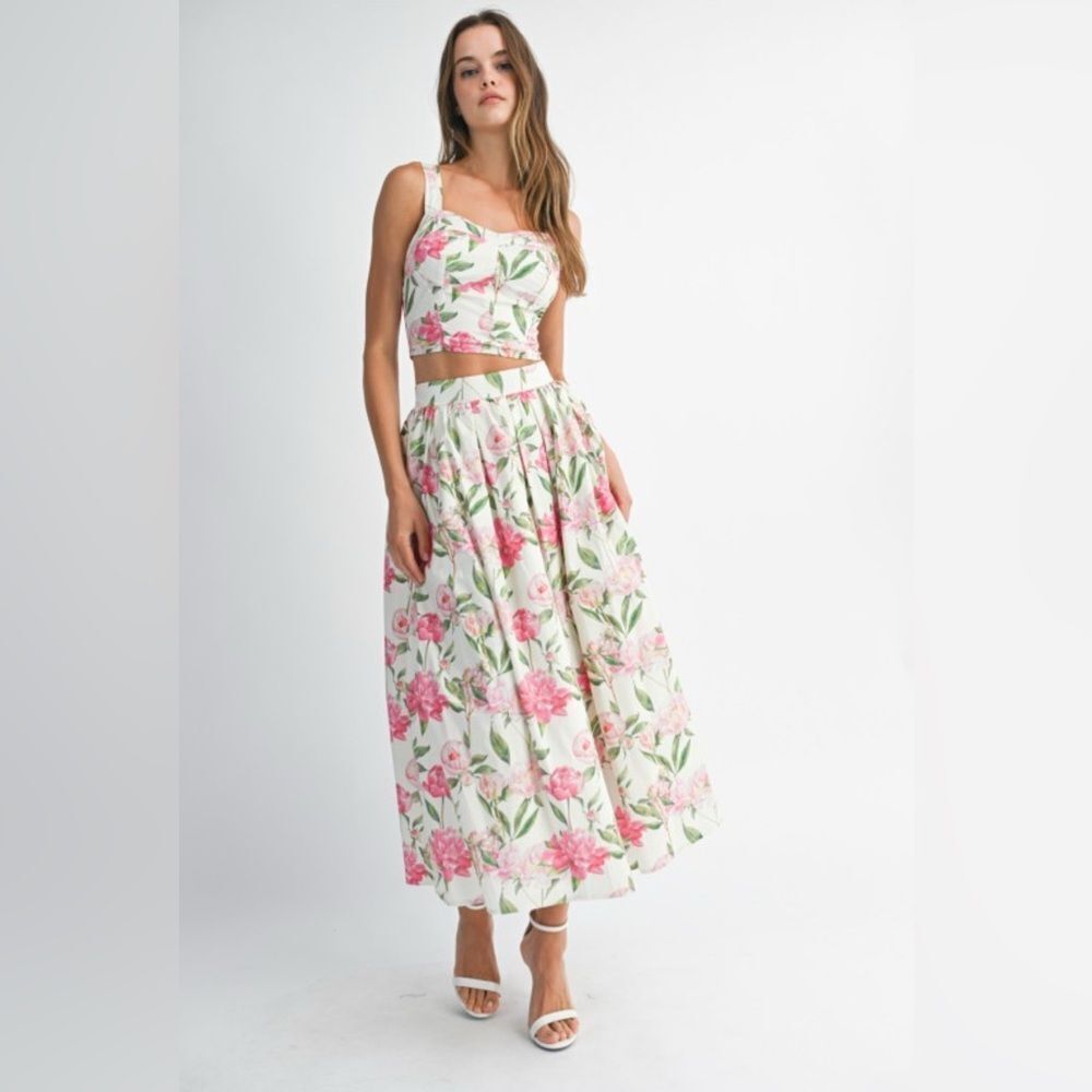 Floral Pink and White Skirt Set - Picture 4 of 13